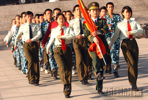 2002年开始，赵新风坚持为清华大学国旗仪仗队进行培训